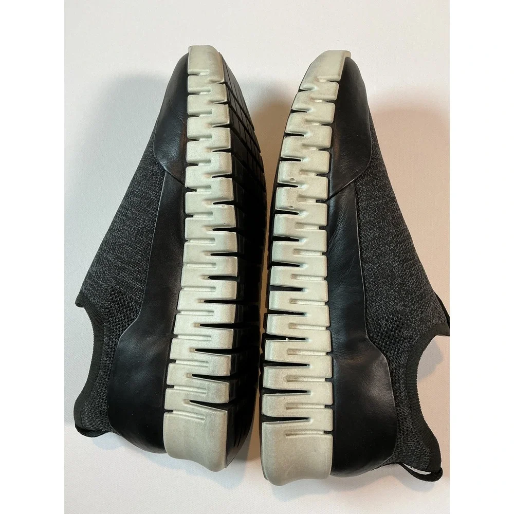 ECCO Gruuv Black Knit Women's Slip On Sneakers Size 7-7.5